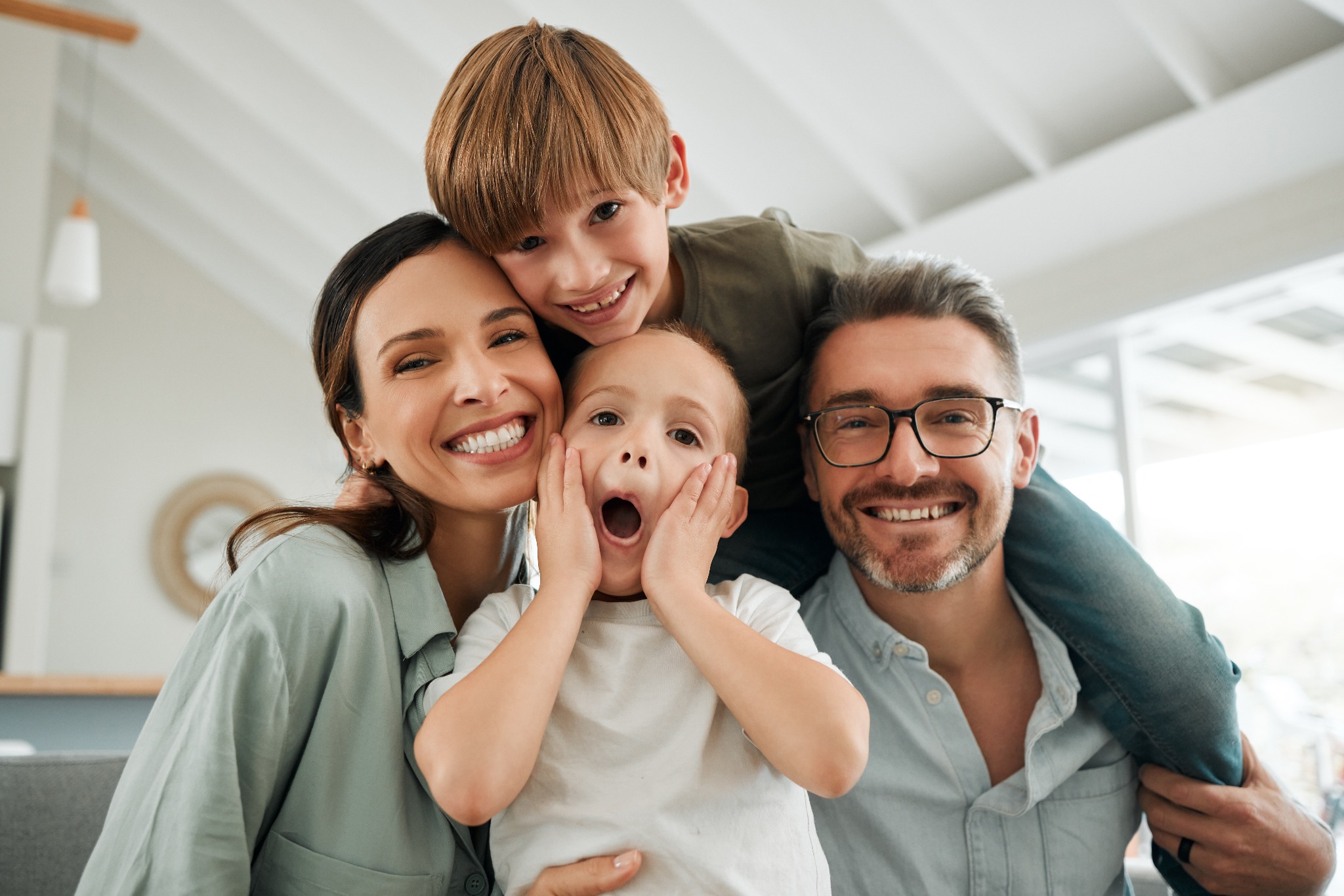 Familia en su nueva vivienda